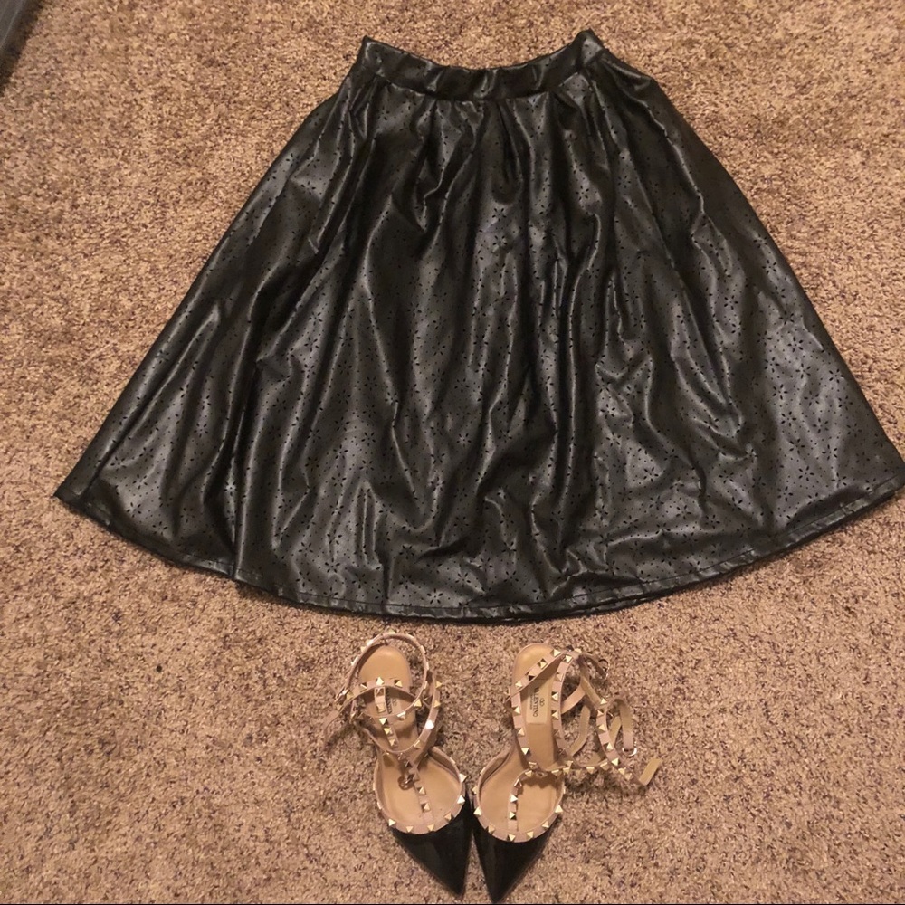 SHABBY APPLE leather skirt.